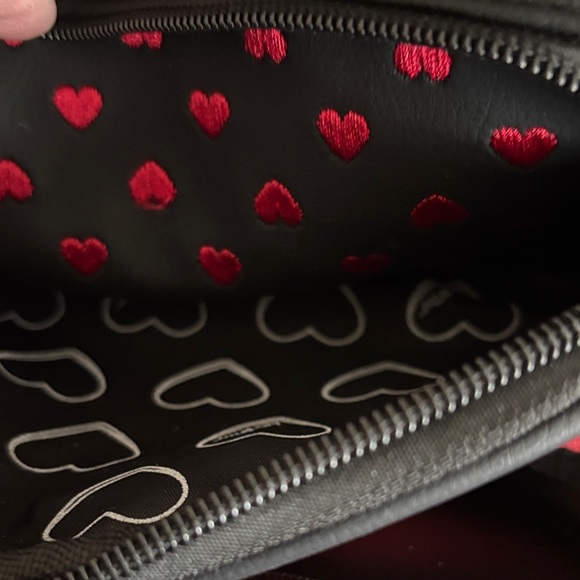 ☀️Betsey Johnson Black and Red Heart Crossbody Bag - Picture 3 of 10
